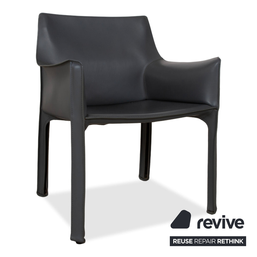 Lot de 4 chaises Cassina Cab 413, garniture en cuir gris, cuir pleine fleur, Mario Bellini