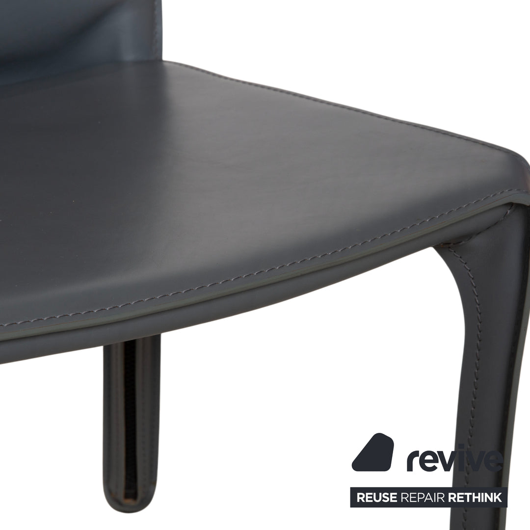 Lot de 4 chaises Cassina Cab 413, garniture en cuir gris, cuir pleine fleur, Mario Bellini