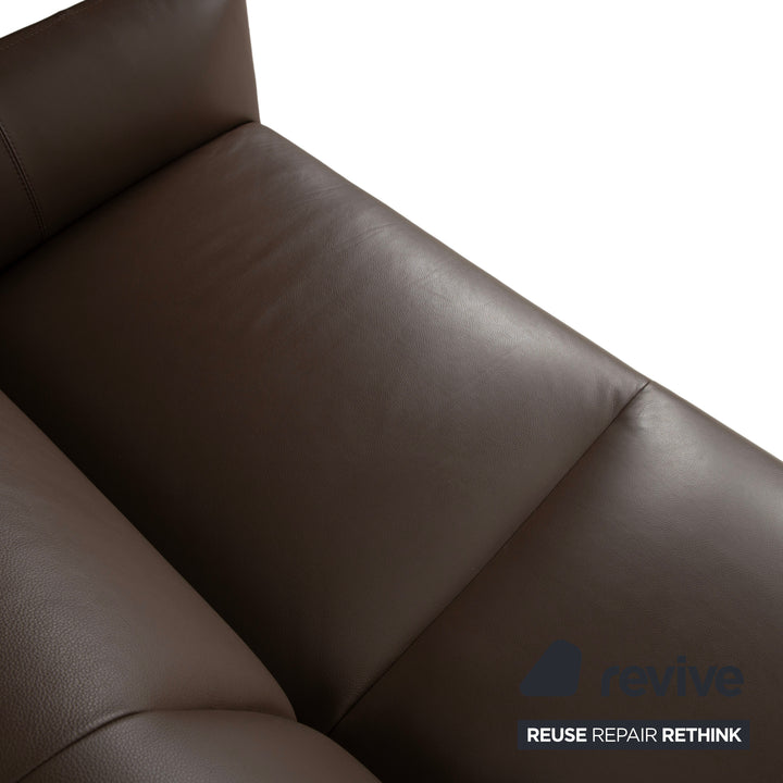 Canapé trois places en cuir marron taupe BoConcept Berne