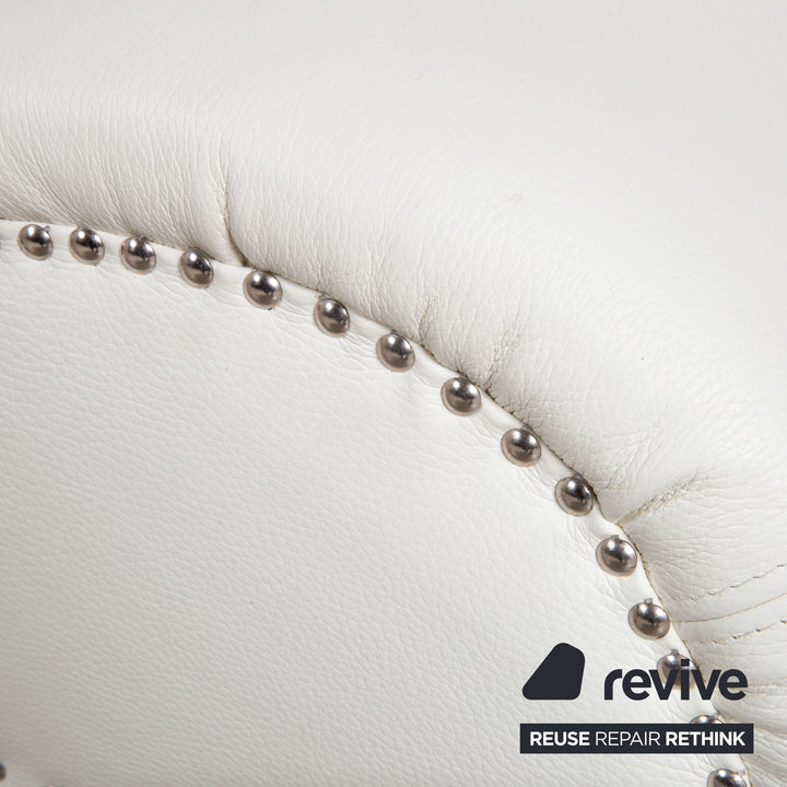 Bretz Gaudi Leder Garnitur 2x Dreisitzer, Recamiere & Hocker Sofa Couch Weiß Creme Beige Silber Löwentatzen Füße Nieten