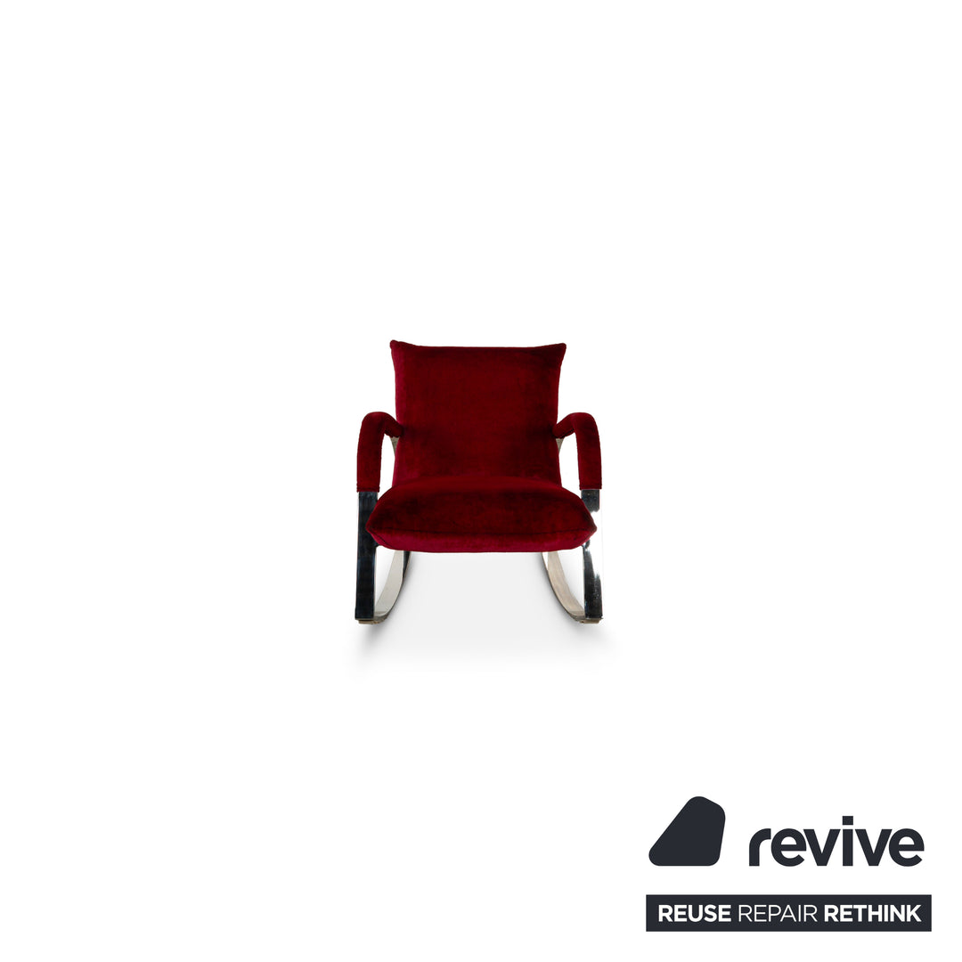 Fauteuil à bascule Bretz Highland en tissu rouge avec repose-pieds en velours chromé