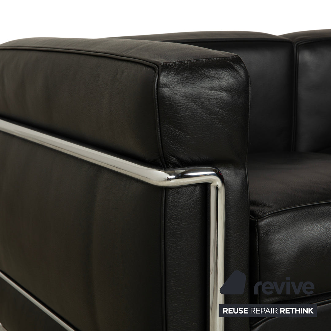 Canapé trois places en cuir noir Cassina LC 2 de Le Corbusier