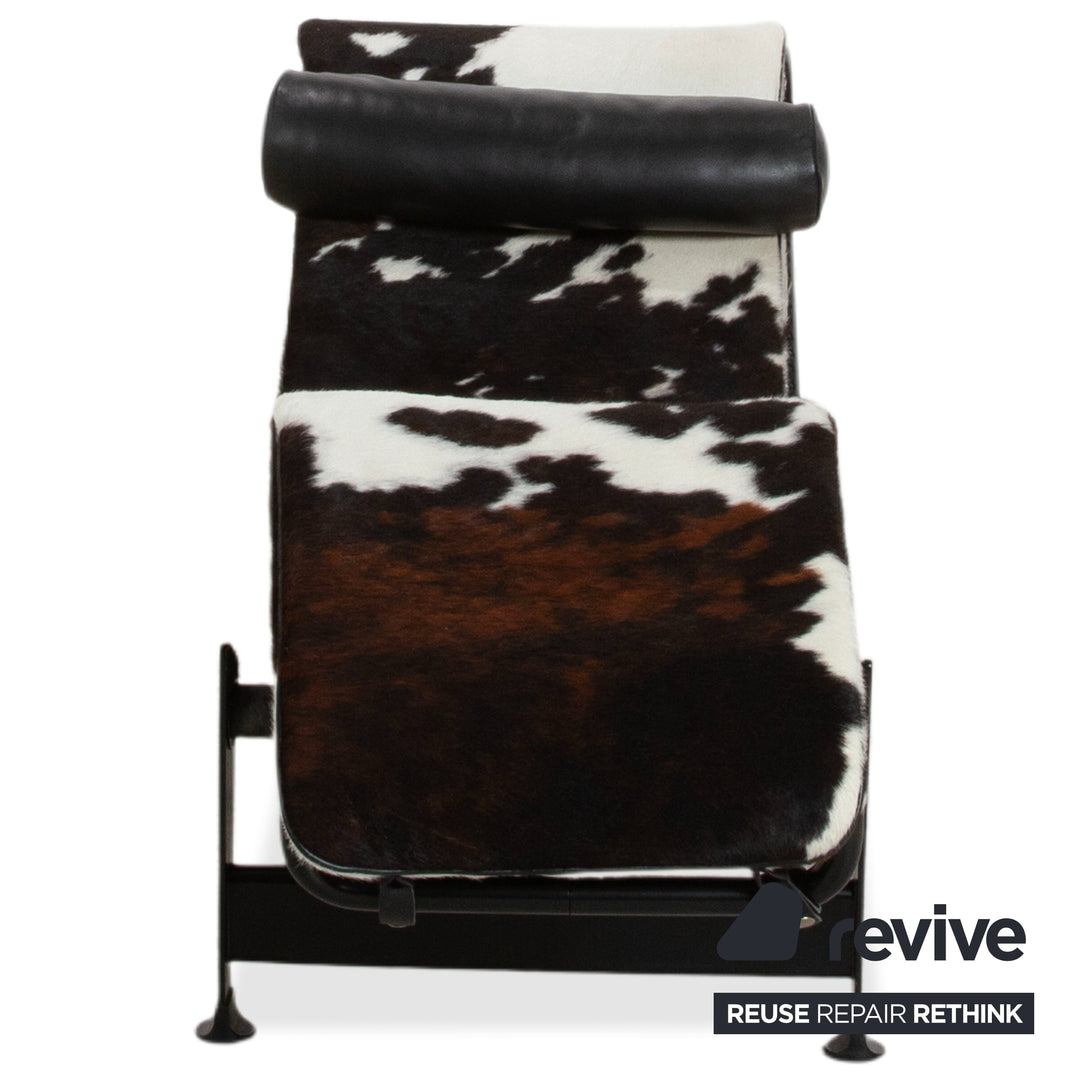 Cassina Le Corbusier LC 4 Fourrure Peau de vache Chaise longue Marron Blanc Noir Bauhaus