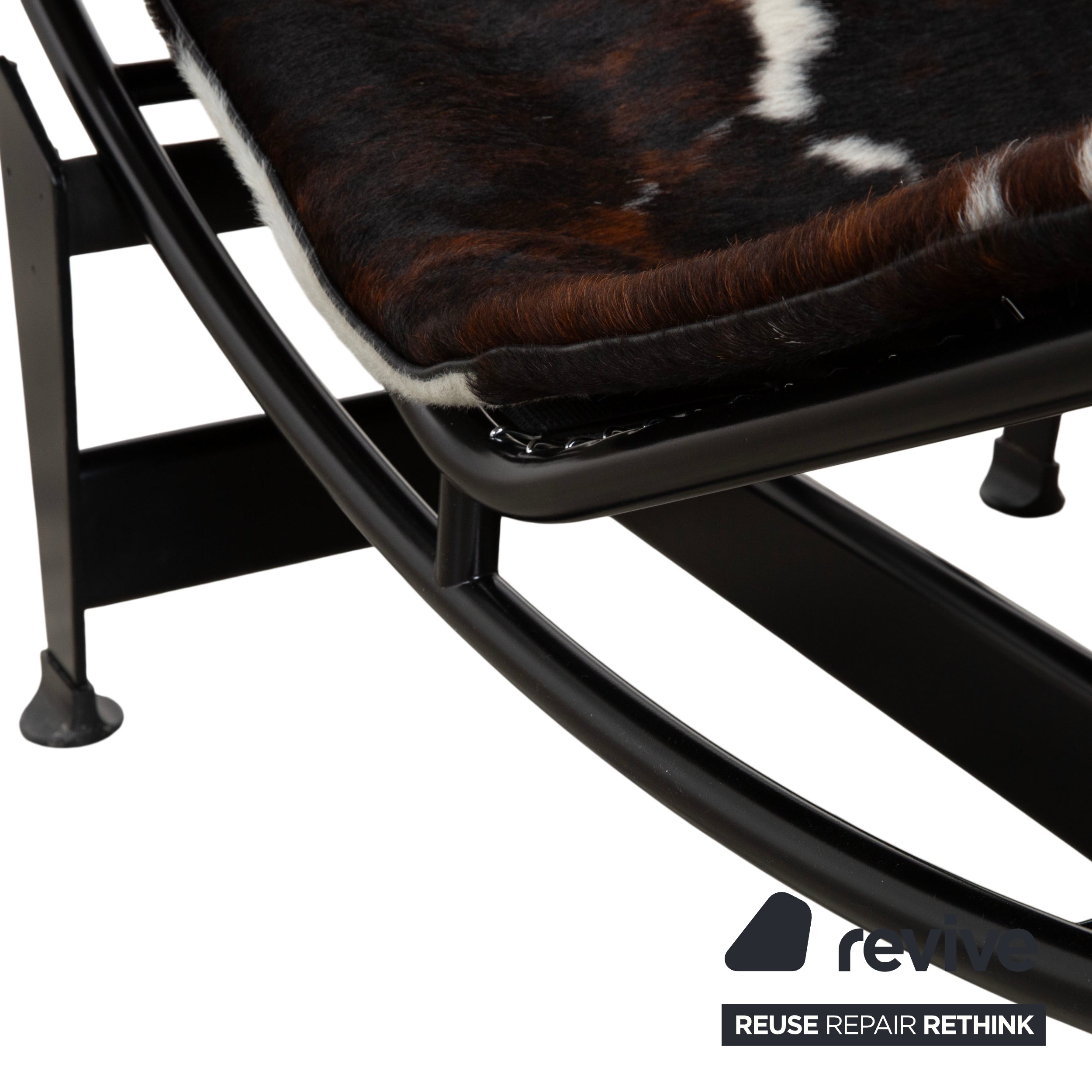 Cassina Le Corbusier LC 4 Fell Kuhfell Liege Braun Weiß Schwarz Bauhaus