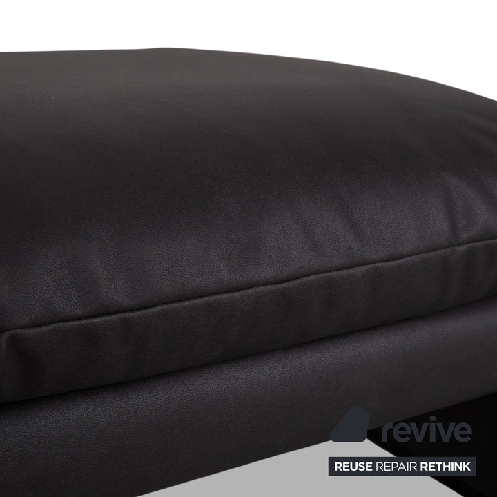 Cassina Maralunga Sessel + Hocker veganes Leder GAVIN 117 Anthrazit manuelle Funktion