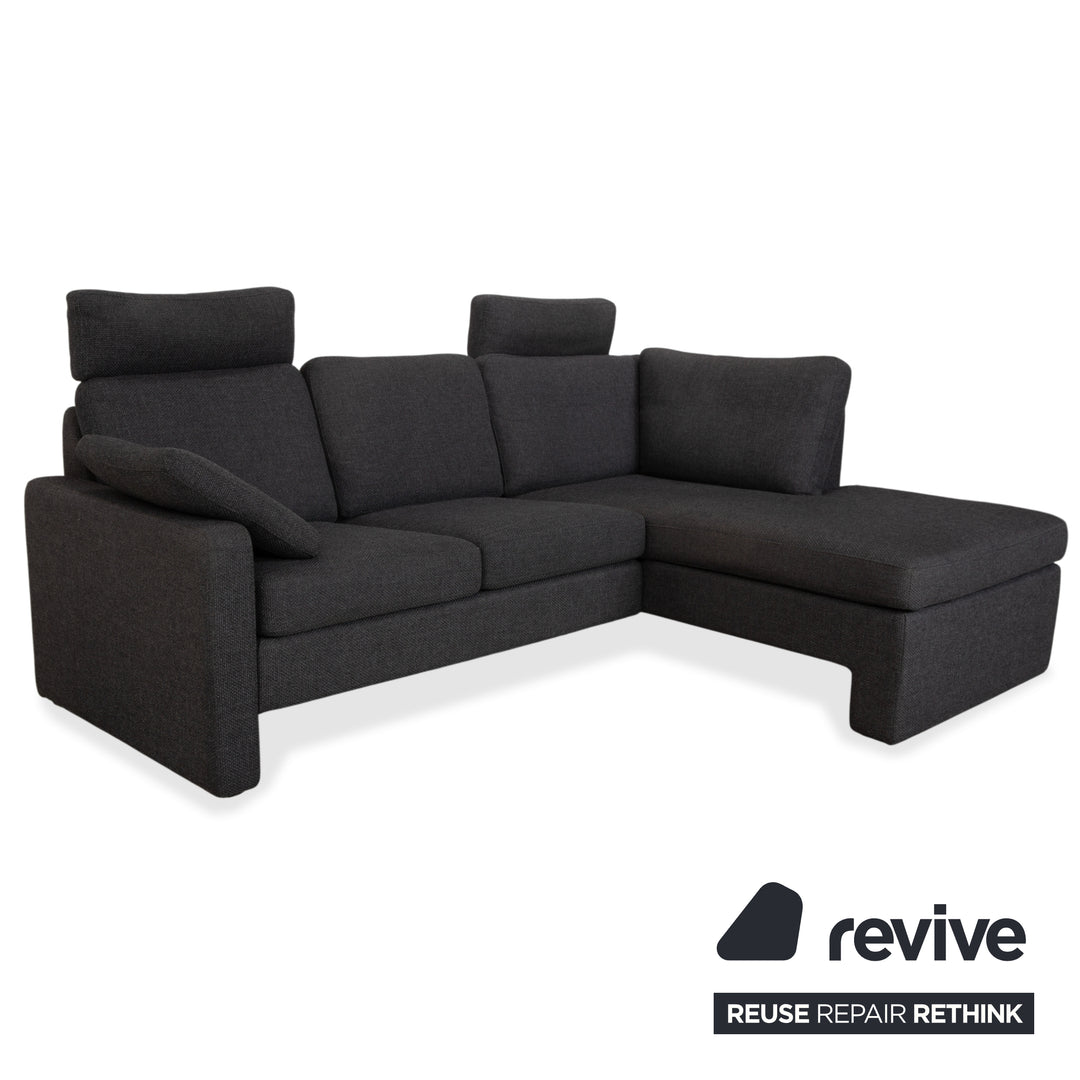 Canapé d'angle COR Conseta en tissu gris foncé avec pouf