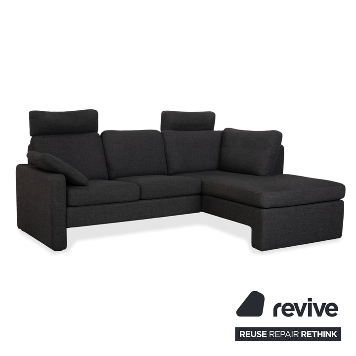 Canapé d'angle COR Conseta en tissu gris foncé avec pouf