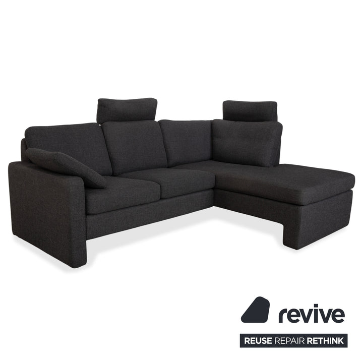 Canapé d'angle COR Conseta en tissu gris foncé avec pouf