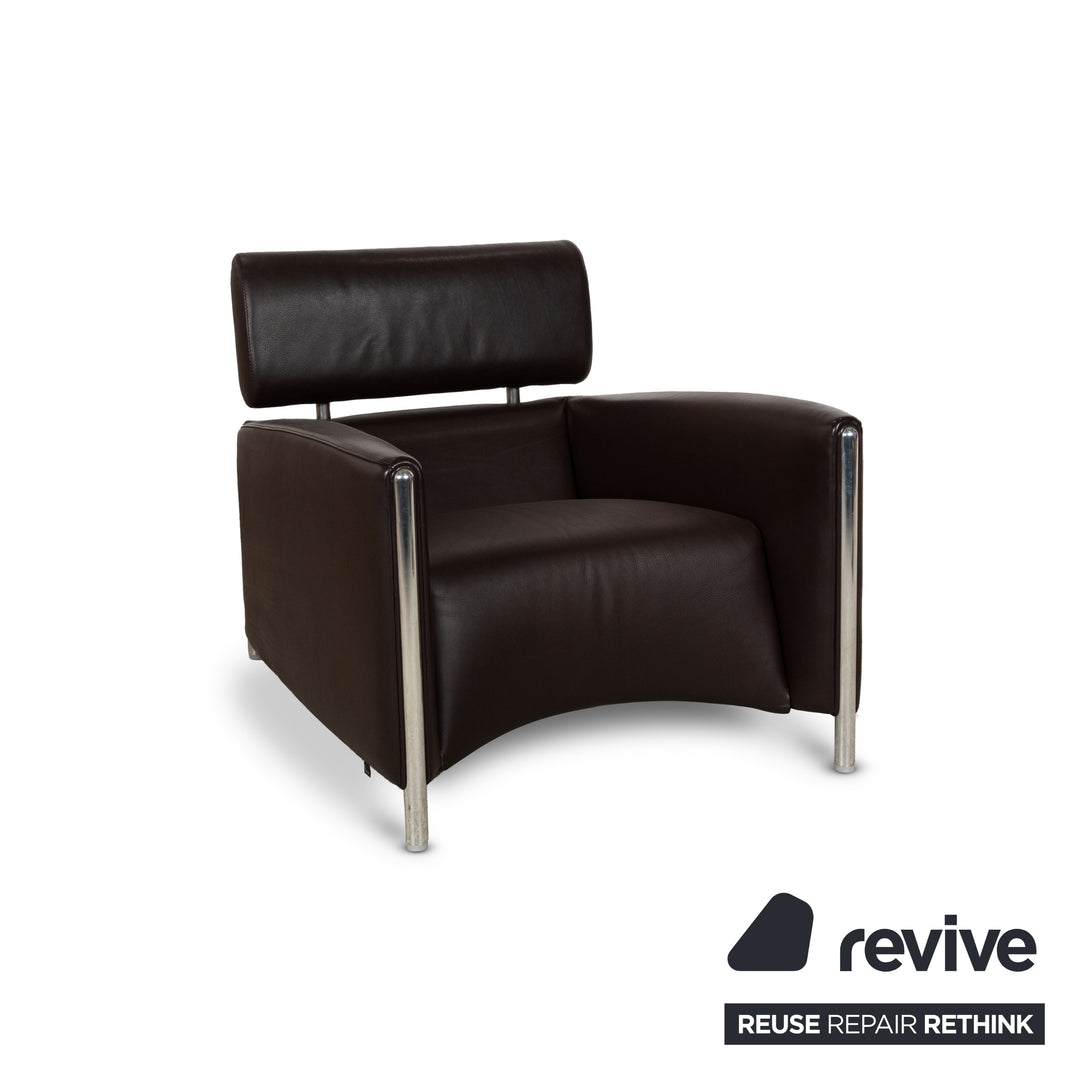 Fauteuil en cuir Leolux Oblomov marron avec tabouret