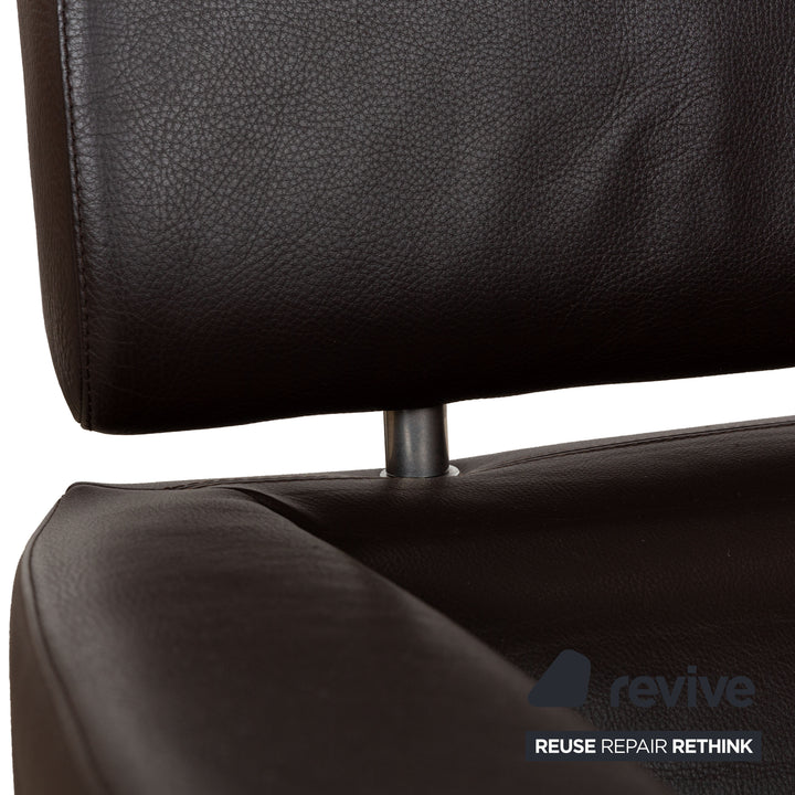Fauteuil en cuir Leolux Oblomov marron avec tabouret