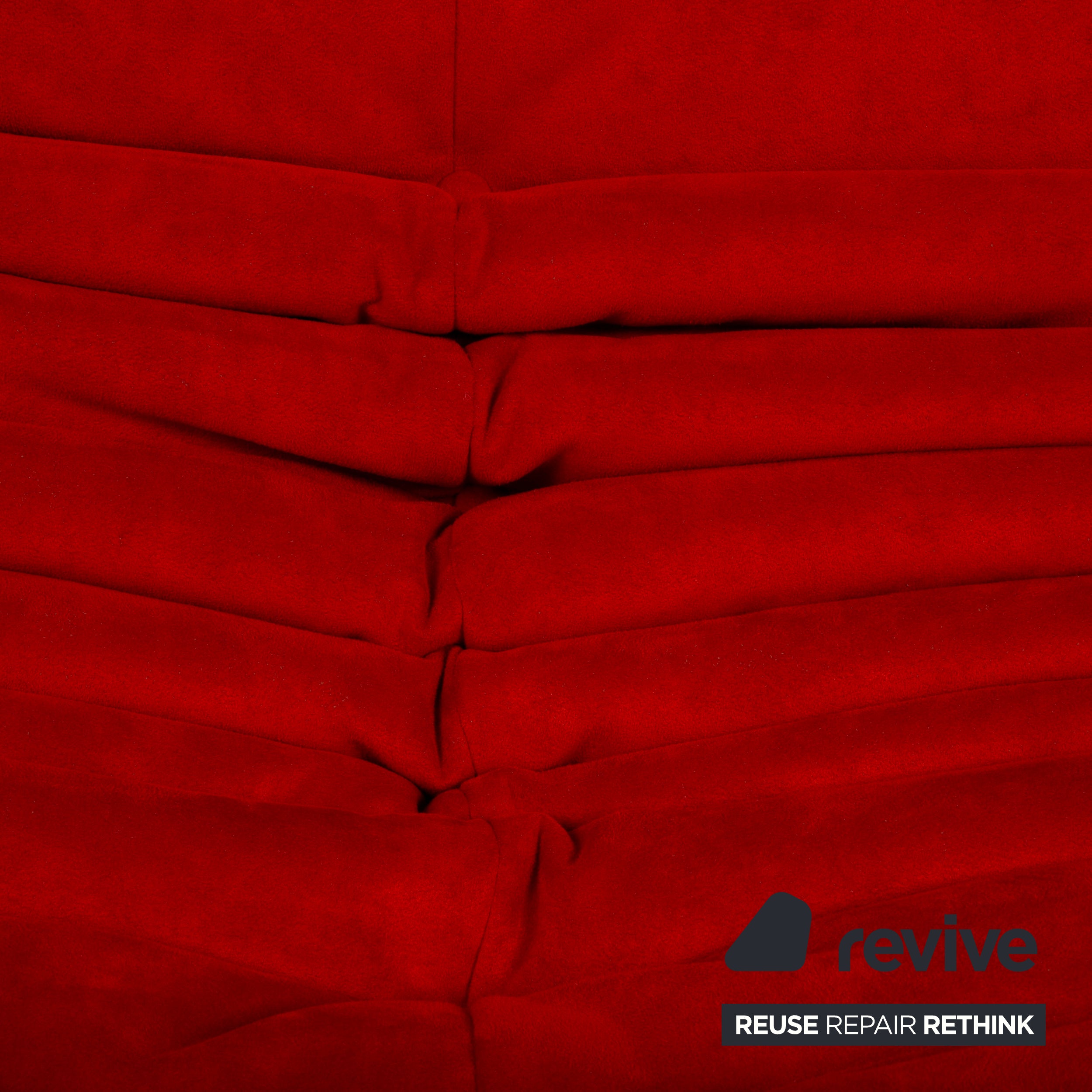Ligne Roset Togo Garnitur Stoff Alcantara Dreisitzer Zweisitzer Hocker Rot Sofa Couch