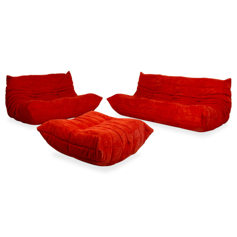 Ligne Roset Togo Garnitur Stoff Alcantara Dreisitzer Zweisitzer Hocker Rot Sofa Couch