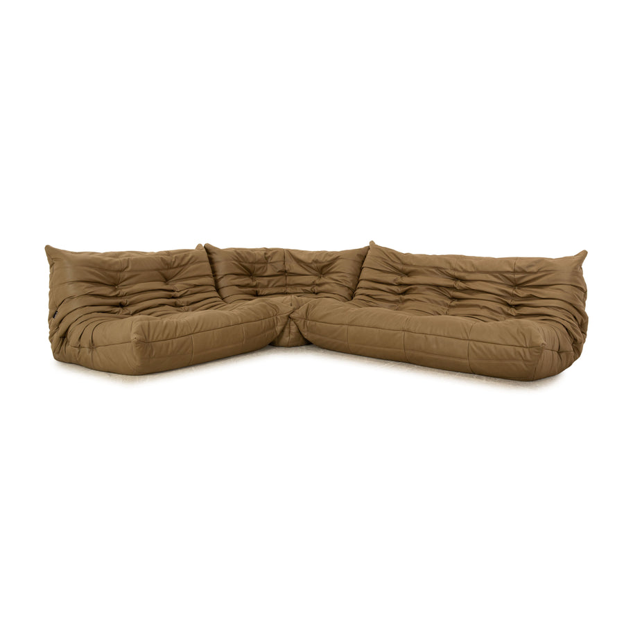 Ligne Roset Togo veganes Leder Stoff Ecksofa Olivgrün Khaki Sofa Couch Neubezug