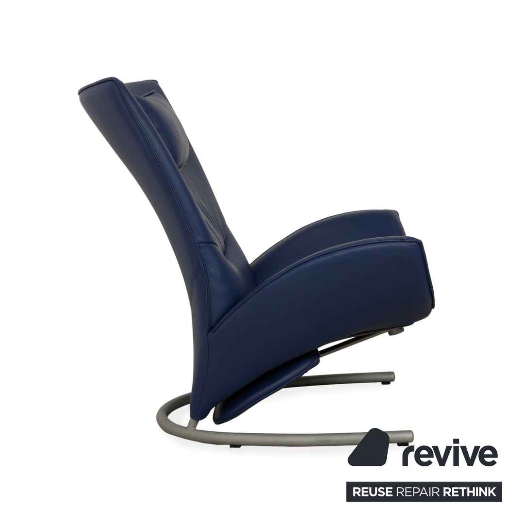 Fauteuil en cuir bleu Rolf Benz 1900 à commande manuelle