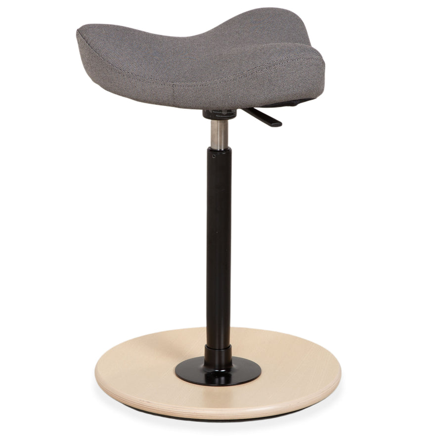 Varier Move Sitz-Steh Hocker Stuhl Grau Revive 164 Basis Natur Braun Holz Esche Bürostuhl by Per Øie