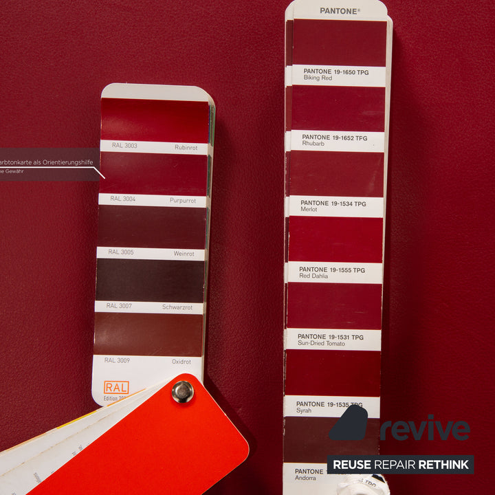 Échantillon de tabouret en cuir rouge